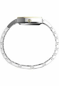 Montre en métal argenté avec un boîtier circulaire et une lunette dorée, bracelet à maillons et une couronne unique sur le côté. Texture lisse, design minimaliste.