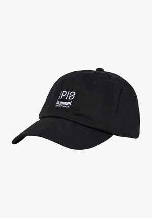 Schwarze Baseballmütze mit weiß gesticktem Text "LP10 hummel SPORTSWEAR" auf der Vorderseite, mit genähten Paneelen und einem gebogenen Schirm.