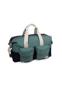 Sac de sport avec un extérieur bleu-vert et des accents bleu foncé, deux poches avant et des poignées beiges, fabriqué en matériau durable avec des zippers.