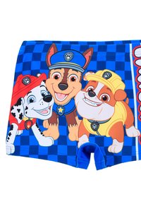 Bañadores para niños con un patrón de cuadros azules, que presentan perros de dibujos animados con uniformes de policía: un dalmata, un perro marrón y un bulldog.