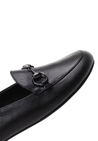 Derimod Półbuty wsuwane