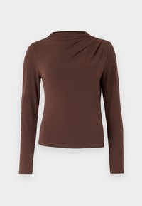 Långärmad topp i mörkbrun tyg, med draperad halsringning och en åtsittande nederkant. Slät textur utan mönster eller metalldetaljer.