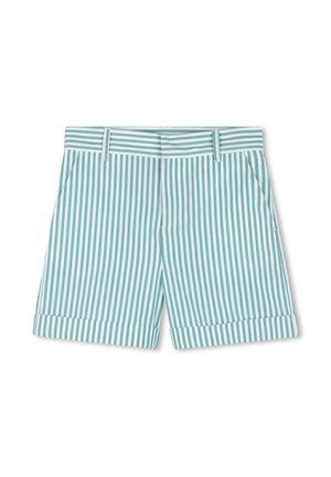 Shorts à rayures verticales vertes et blanches avec passants pour ceinture, poches avant et ourlets retroussés sur fond blanc.