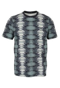 Maglietta a maniche corte color verde teal con motivo ondulato blu navy e bianco, scollo a girocollo e piccolo logo sul petto a sinistra. Tessuto morbido al tatto.