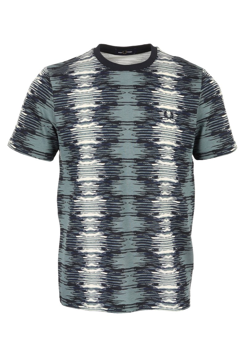 Maglietta a maniche corte color verde teal con motivo ondulato blu navy e bianco, scollo a girocollo e piccolo logo sul petto a sinistra. Tessuto morbido al tatto.