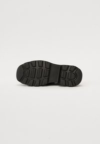 Thumbnail Image 5