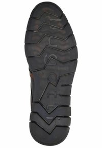 Semelle de chaussure en caoutchouc noir avec motif de bande de roulement en zigzag et crêtes. Présente un logo de marque gravé et la taille "42" sur le dessous.