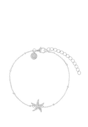 Bracelet délicat en chaîne argentée avec de petites perles et un pendentif étoile de mer central orné de petits cristaux, avec un fermoir ajustable.