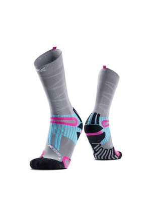 Chaussettes athlétiques grises avec zones de soutien rembourrées noires, roses et bleues, présentées sur fond blanc.