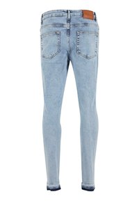 Heledu sinised kitsad teksad, valmistatud denimist, millel on kaks tagumist taskut, naha vöö silt ja veidi tumedam hem detail.