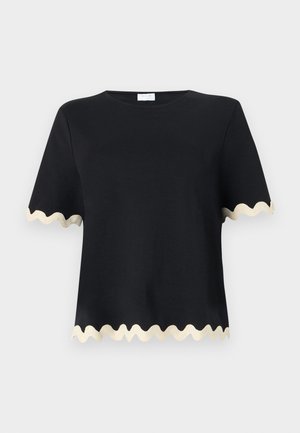 Czarna koszulka z krótkim rękawem, okrągłym dekoltem i falistym złotym wykończeniem przy rękawach oraz dolnej krawędzi. Wykonana z miękkiego, gładkiego materiału.