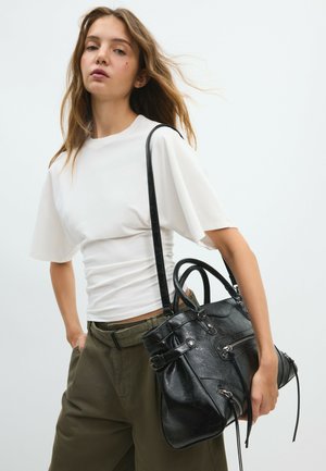 Stradivarius, LARGE CITY BAG WITH ZIP PULLS - Handtasche - black