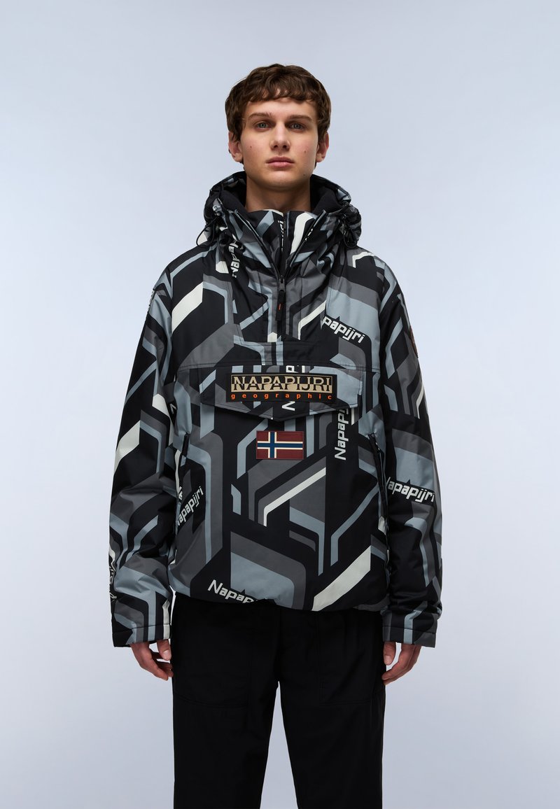 Maglione giacca a pullover a fantasia nera e grigia con cappuccio, tasca frontale con logo e accento della bandiera della Norvegia. Realizzato in tessuto resistente.