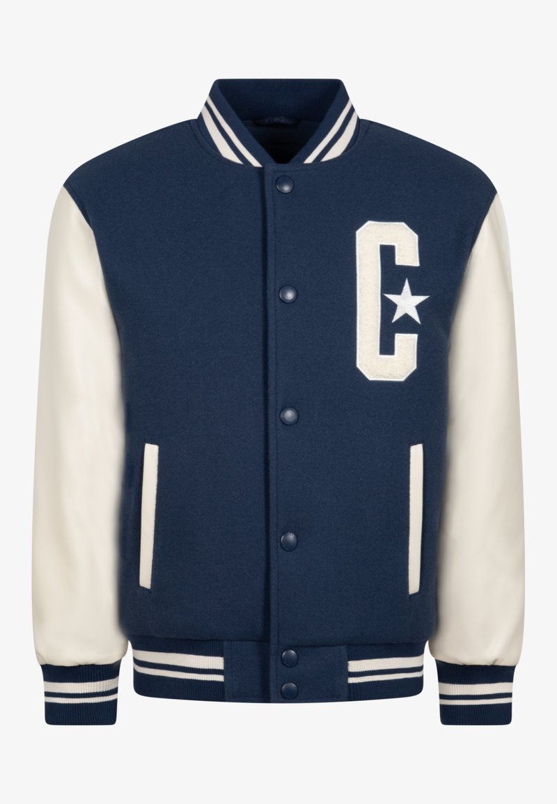 Giacca varsity in lana navy con maniche in pelle crema, colletto e polsini a coste con striscia bianca, chiusura frontale a scatto e dettaglio ricamato con la lettera 'C'.