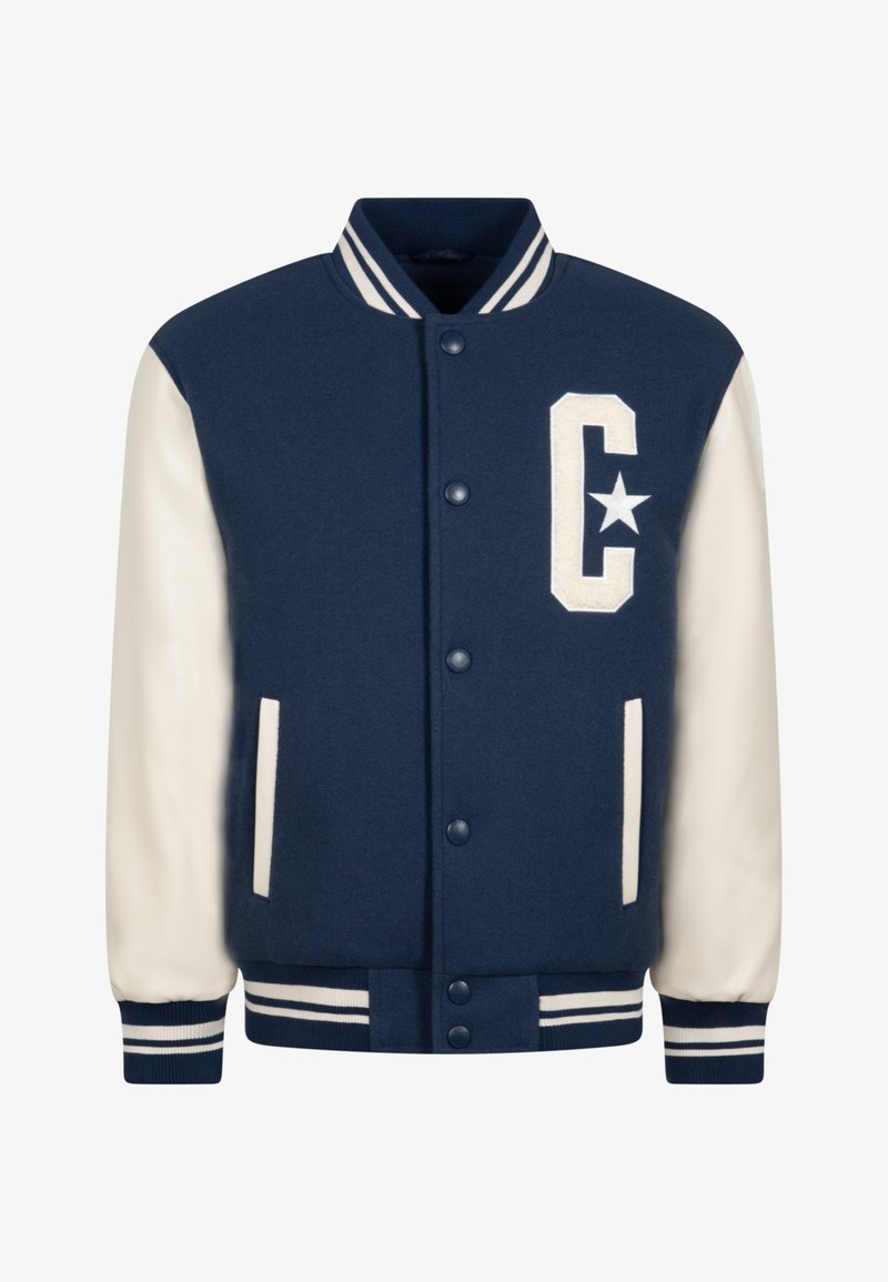 Veste universitaire en laine navy avec des manches en cuir crème, col et poignets côtelés rayés blancs, fermeture à pression à l'avant, et détail brodé de la lettre 'C'.