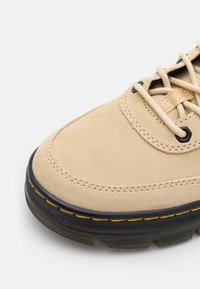 Dr. Martens Stivaletti con plateau - beige