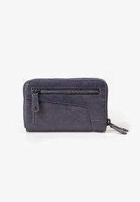 Leren portemonnee in donkerpaars met een metalen rits, voorzien van een voorzak en een gestructureerd zijdetail. Een gladde afwerking en een compact ontwerp.