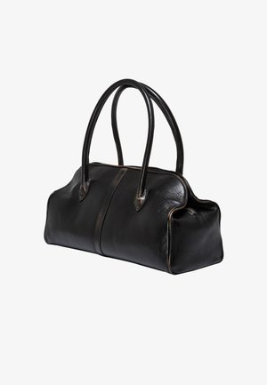 Borsa a tracolla in pelle nera con due manici rotondi, design elegante, texture morbida e cuciture visibili lungo i bordi. Nessun accento in metallo.