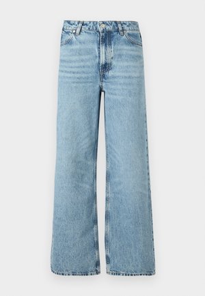 Jean wide leg bleu clair en denim, doté d'une taille haute, d'un design à cinq poches et de coutures contrastées le long des coutures.