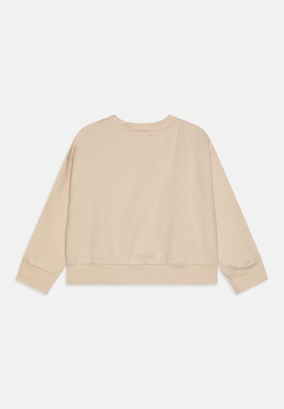 Sudadera beige con mangas largas, cuello redondo y un corte corto, con puños y dobladillo acanalados. Textura suave sin patrones visibles.