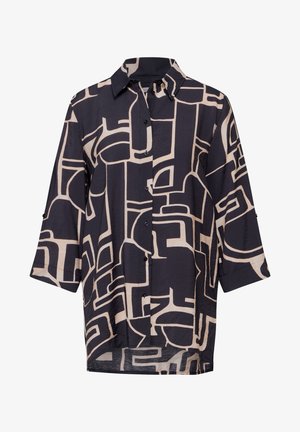 Chemise boutonnée à motifs noirs et crème avec un col, des manches trois-quarts, et des formes abstraites de tailles et d'épaisseurs de ligne variées.