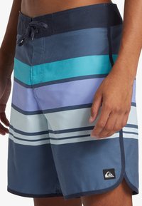 Quiksilver EVERYDAY STRIPE - Uimashortsit - byl