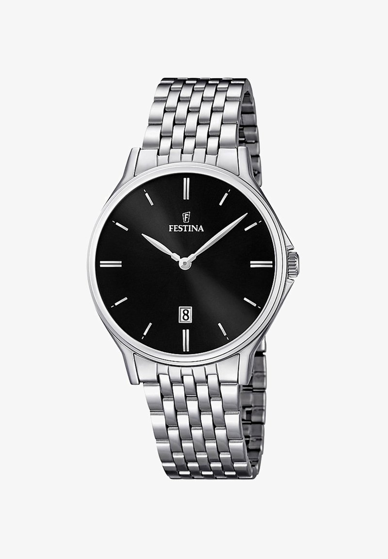 Sudraba nerūsējošā tērauda pulkstenis ar melnu ciparnīcu, minimālistiskiem stunda marķieriem un datuma displeju 6 stundu pozīcijā.