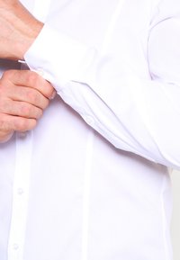 OLYMP No. Six OLYMP NO.6 SUPER SLIM FIT - Hemd - weiss