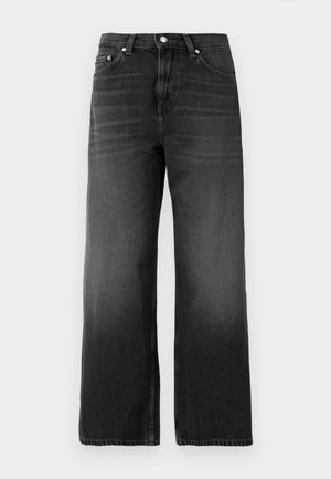 Schwarze Jeans aus Denim mit lockerer Passform, geradem Beinschnitt, verblasster Textur, Fünf-Taschen-Stil und silbernem Knopfverschluss an der Taille.