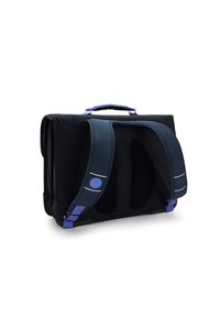 Bandolera negra con correas ajustables azules, que cuenta con un panel trasero acolchado y una asa en la parte superior. Incluye acentos reflectantes para mayor visibilidad.