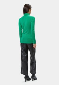 INFLUENCER HIGH-NECK TEE - Langarmshirt - green