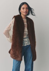 Next LONGLINE - REGULAR FIT - Vest - chocolate brown
