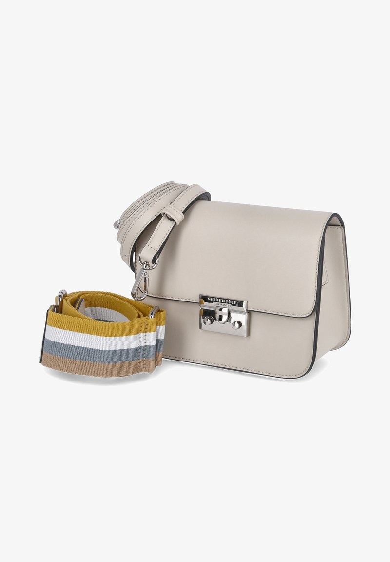 Borsa a tracolla in pelle beige di forma rettangolare, con accessori in metallo argentato e una tracolla in tessuto a righe rimovibile nei colori giallo, bianco, blu e marrone.
