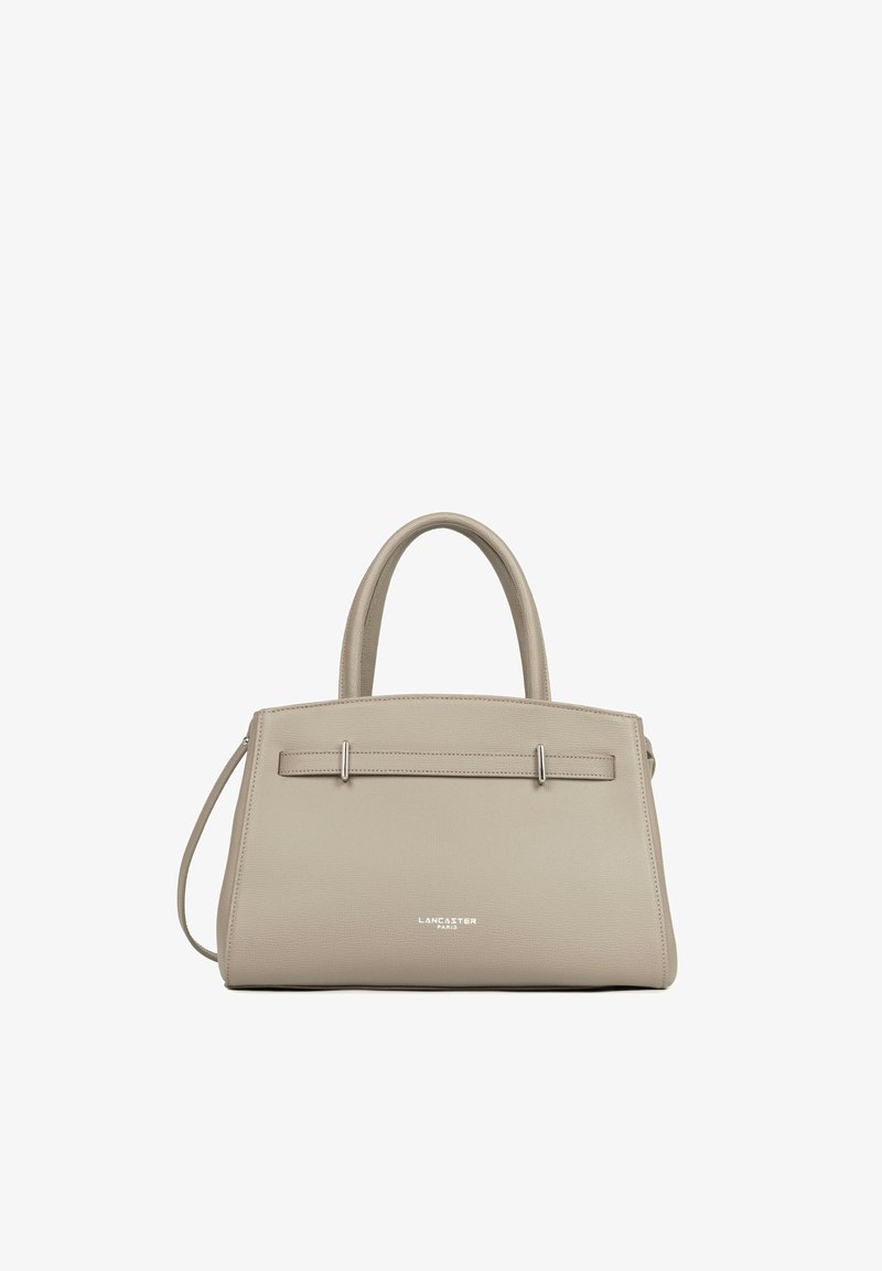 Sac à main en cuir taupe avec deux anses, une bandoulière et un logo "Lancaster Paris" discret au centre devant.