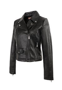 Giacca da motociclista nera in pelle con un design aderente, zip asimmetrica, colletto con bottoni a pressione e tasche laterali con zip e accessori in argento.