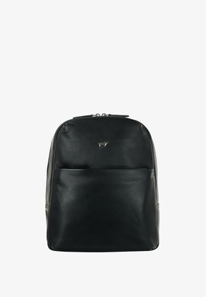 Zaino in pelle nera con tasca frontale con cerniera, logo argentato a forma di animale e chiusura a doppia cerniera nella parte superiore.