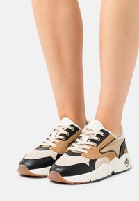 GANT - NICEWILL - Sneakers - beige/black Miniaturebillede 1