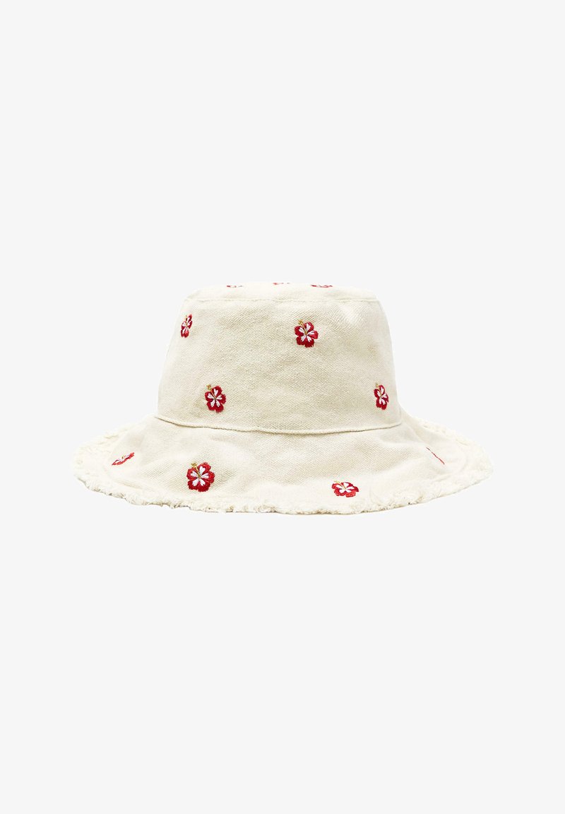 Béžový látkový klobúk typu bucket so strapkatými okrajmi, zdobený malými červenými a bielymi vyšívanými kvetmi rovnomerne rozloženými.