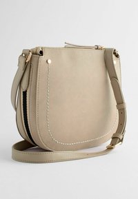 Next SADDLE STANDARD - Keresztpántos táska - bone cream