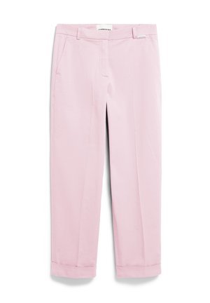 Hellrosa maßgeschneiderte Hosen mit geradem Schnitt, glatter Textur, seitlichen Taschen und gekrempeltem Saum. Etikett ist innen sichtbar.