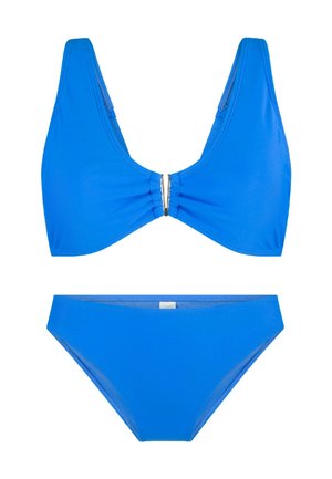 Niebieski zestaw bikini z trójkątnym stanikiem z metalowym akcentem na środku i regulowanymi ramiączkami, w komplecie z dopasowanymi, niskimi majtkami.