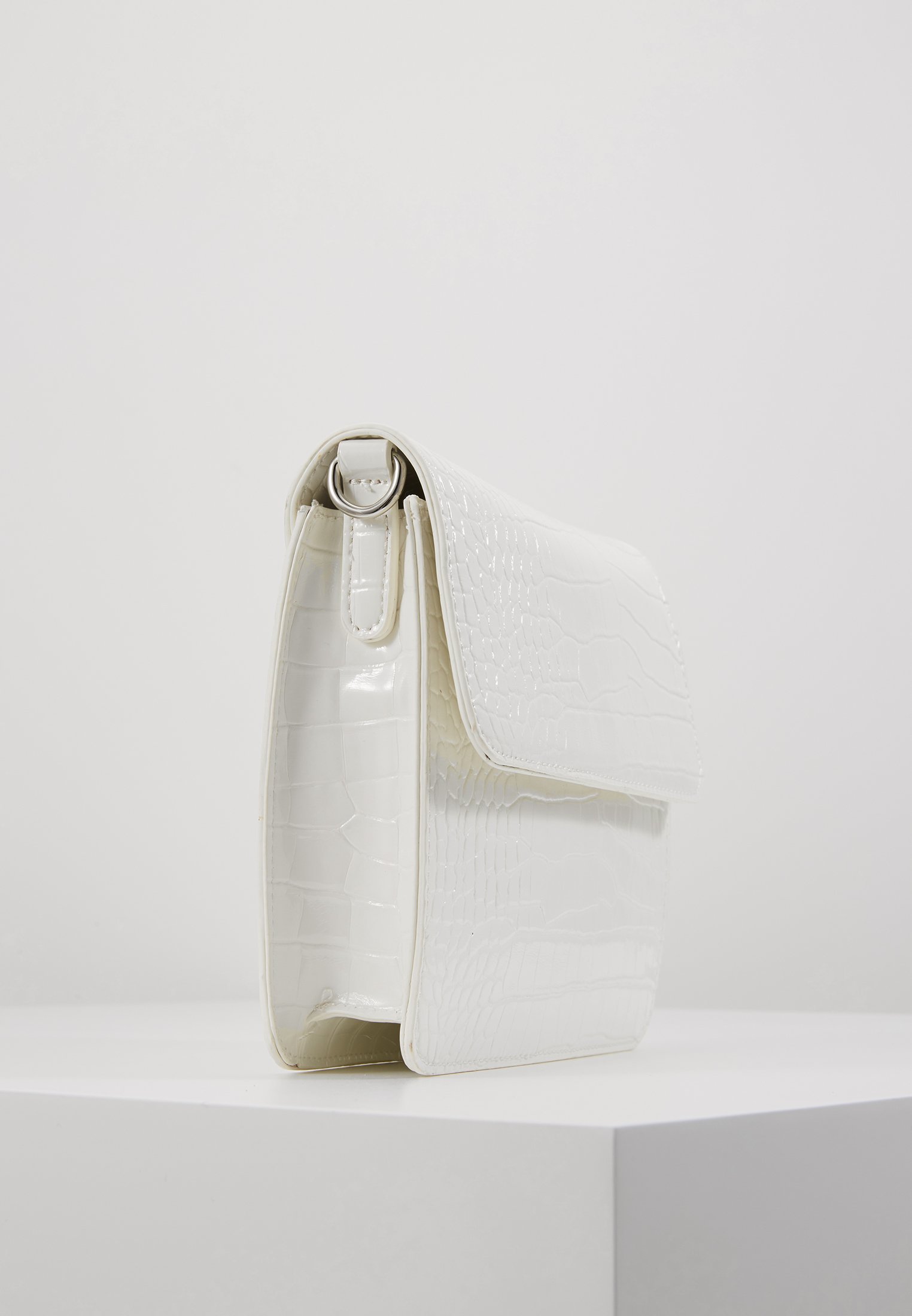 HVISK CAYMAN SHINY STRAP BAG Skulderveske white Zalando.no HVISK CAYMAN SHINY STRAP BAG Skulderveske white Zalando.no