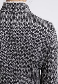 Sisley Halflange jas - black