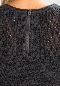 QS Sweter