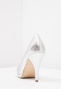 Tamaris Klassiska pumps - silver-coloured