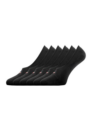 Six paires de chaussettes de sport noires, basses, disposées côte à côte, chacune arborant un petit logo rouge et blanc.