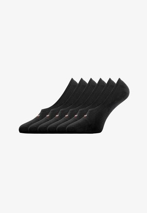 Six paires de chaussettes de sport noires, basses, disposées côte à côte, chacune arborant un petit logo rouge et blanc.