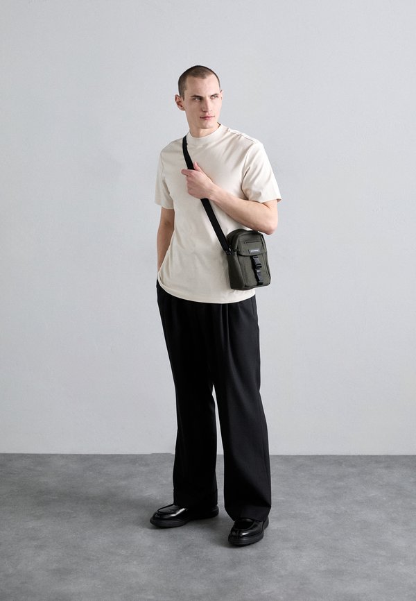 ACE MOCK NECK  - Basic T-shirt - moonbeam2