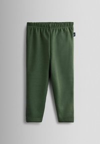 Zöld leggings, puha, rugalmas anyagból készült. Rugalmas derékkal és sima textúrával rendelkezik. Nincsenek látható minták vagy fémrészek.