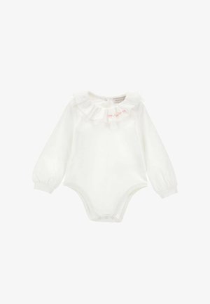 Biała, długorękawowa body dla niemowląt z falbaniastym kołnierzykiem, ozdobiona różowymi haftowanymi kokardkami i z zatrzaskami na dole do zapięcia.